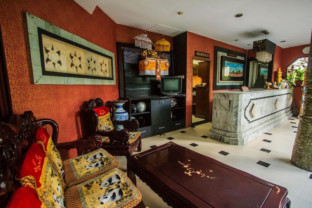 Sri Ratu Hotel Легиан Экстерьер фото