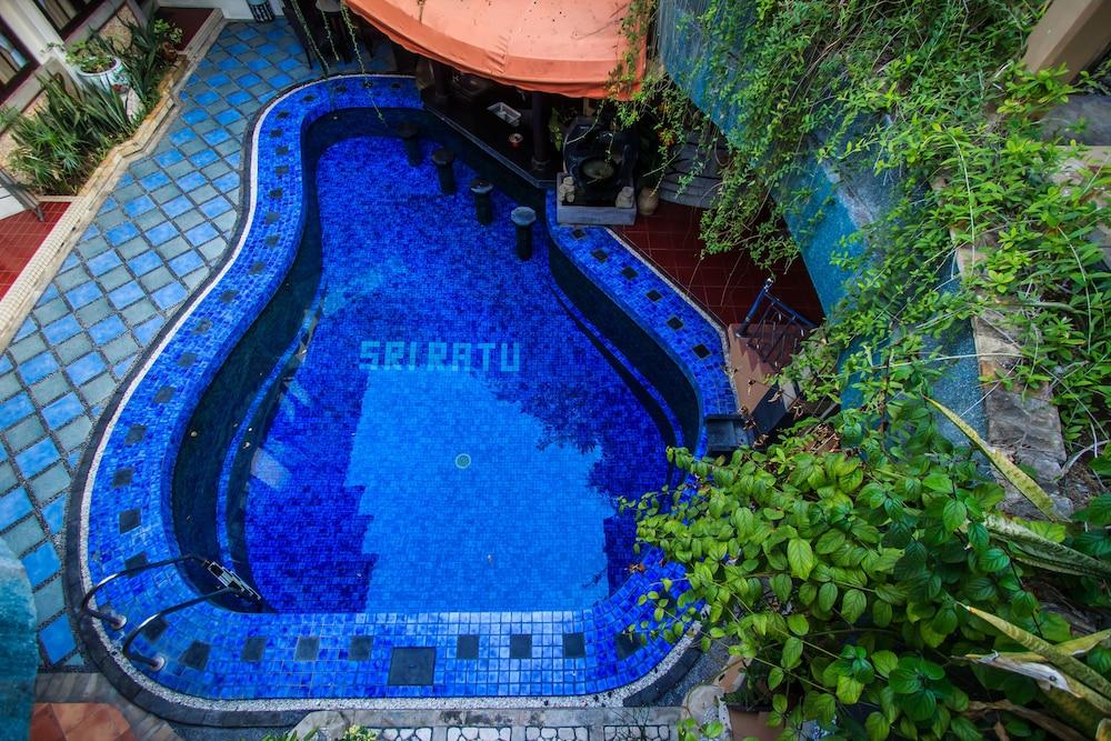 Sri Ratu Hotel Легиан Экстерьер фото
