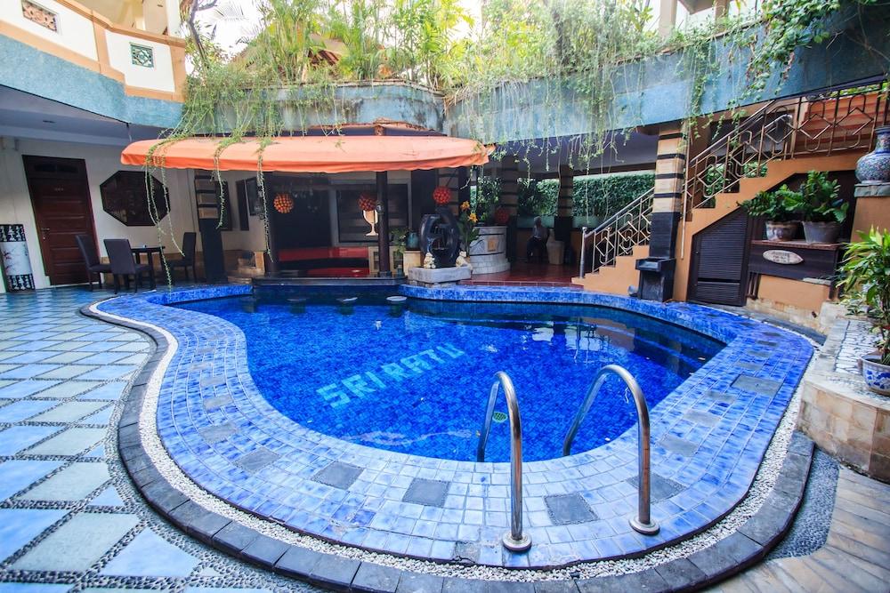 Sri Ratu Hotel Легиан Экстерьер фото