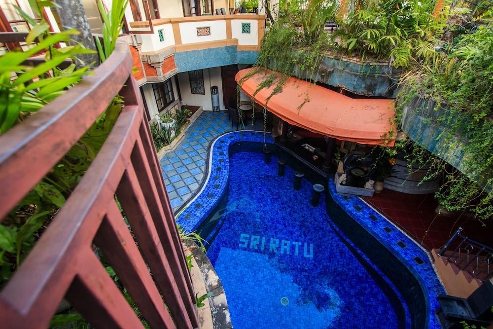 Sri Ratu Hotel Легиан Экстерьер фото