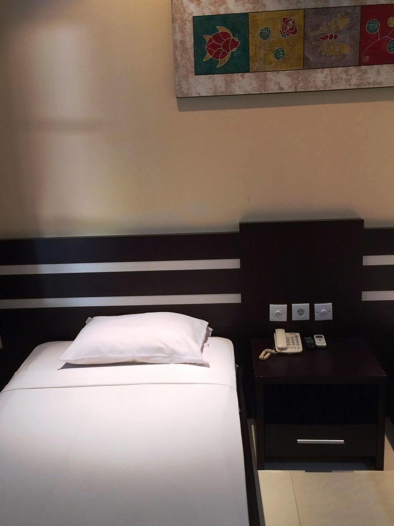 Sri Ratu Hotel Легиан Экстерьер фото