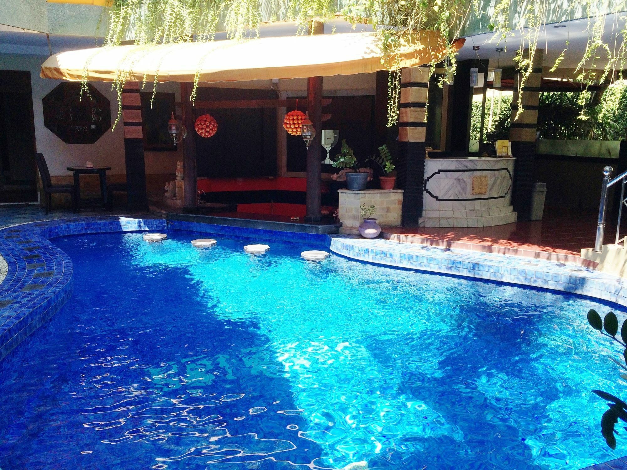 Sri Ratu Hotel Легиан Экстерьер фото