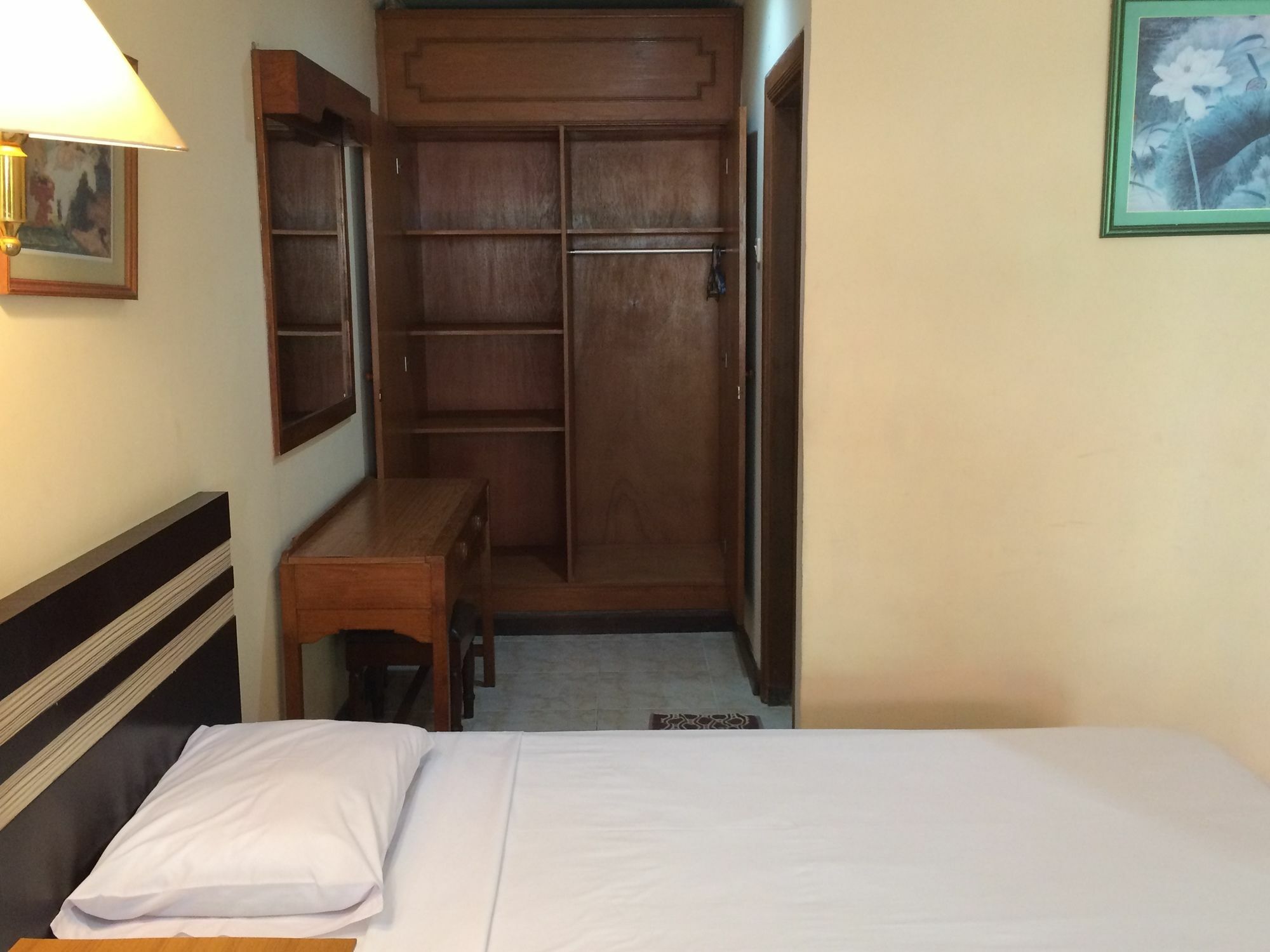 Sri Ratu Hotel Легиан Экстерьер фото