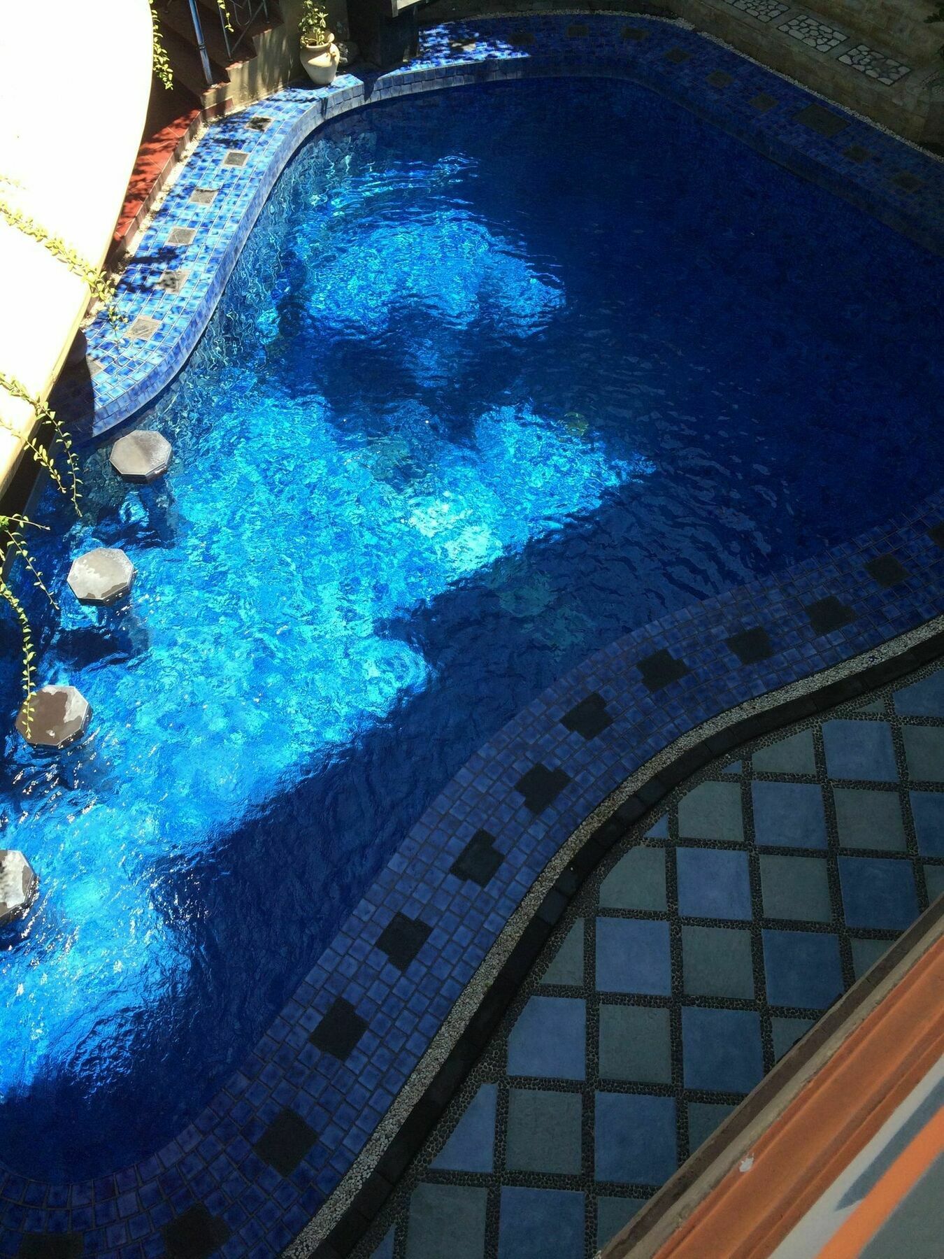 Sri Ratu Hotel Легиан Экстерьер фото