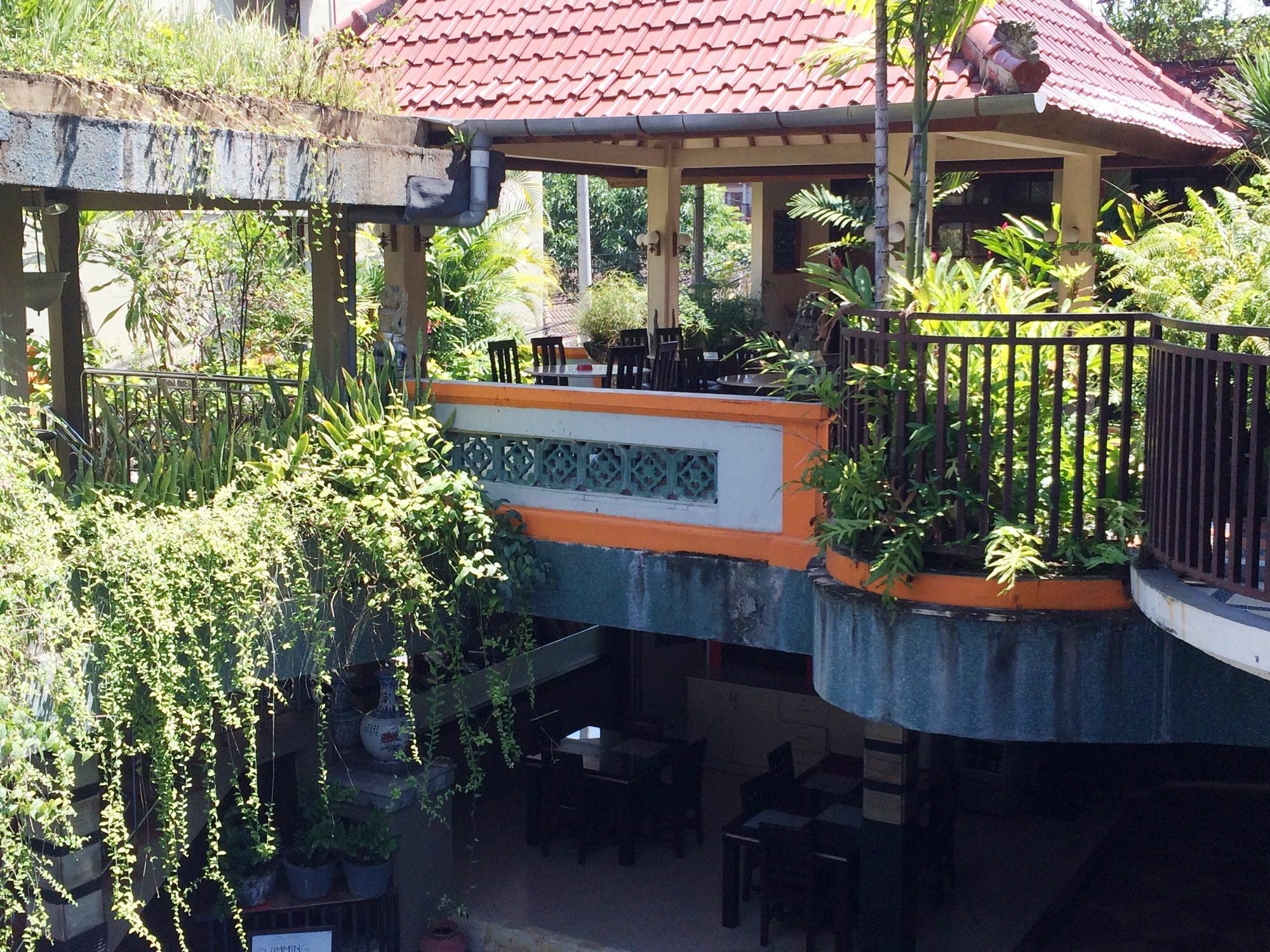 Sri Ratu Hotel Легиан Экстерьер фото